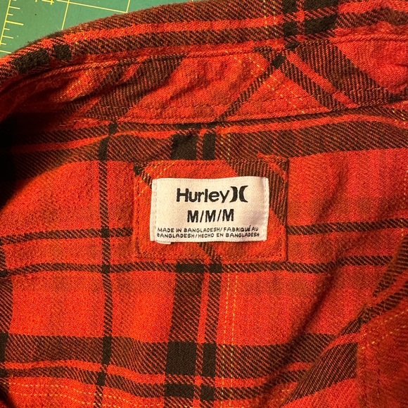 Hurley Men's Plaid Button Down Shirt - Picture 5 of 6